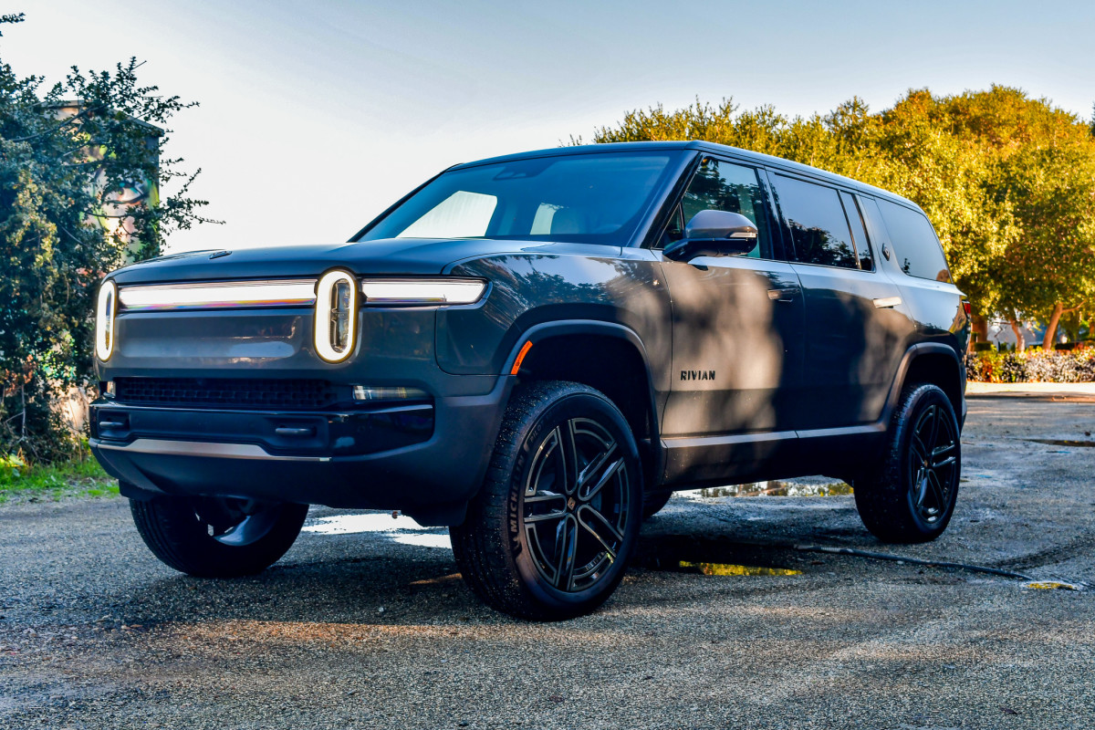 Rivian R1S Quad Motor 2026: um SUV de 124.490 $ que impressiona