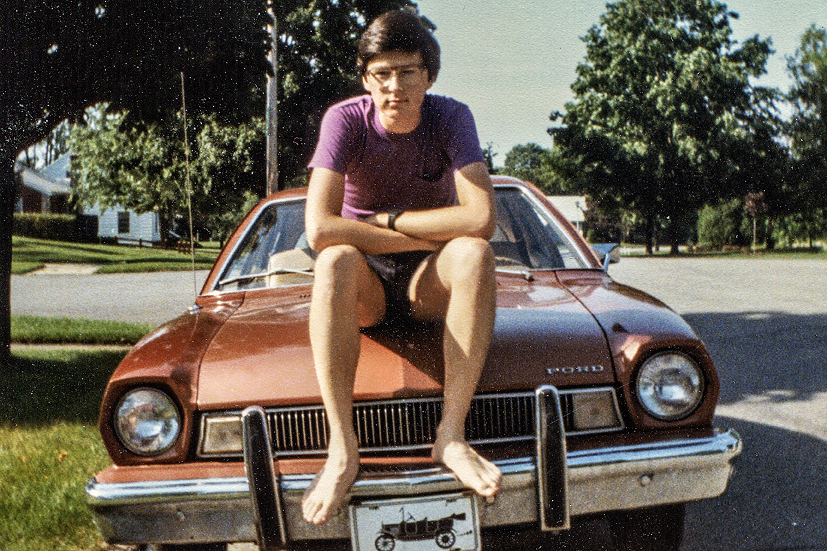 Ford Pinto 1975: O pequeno carro que forma um homem