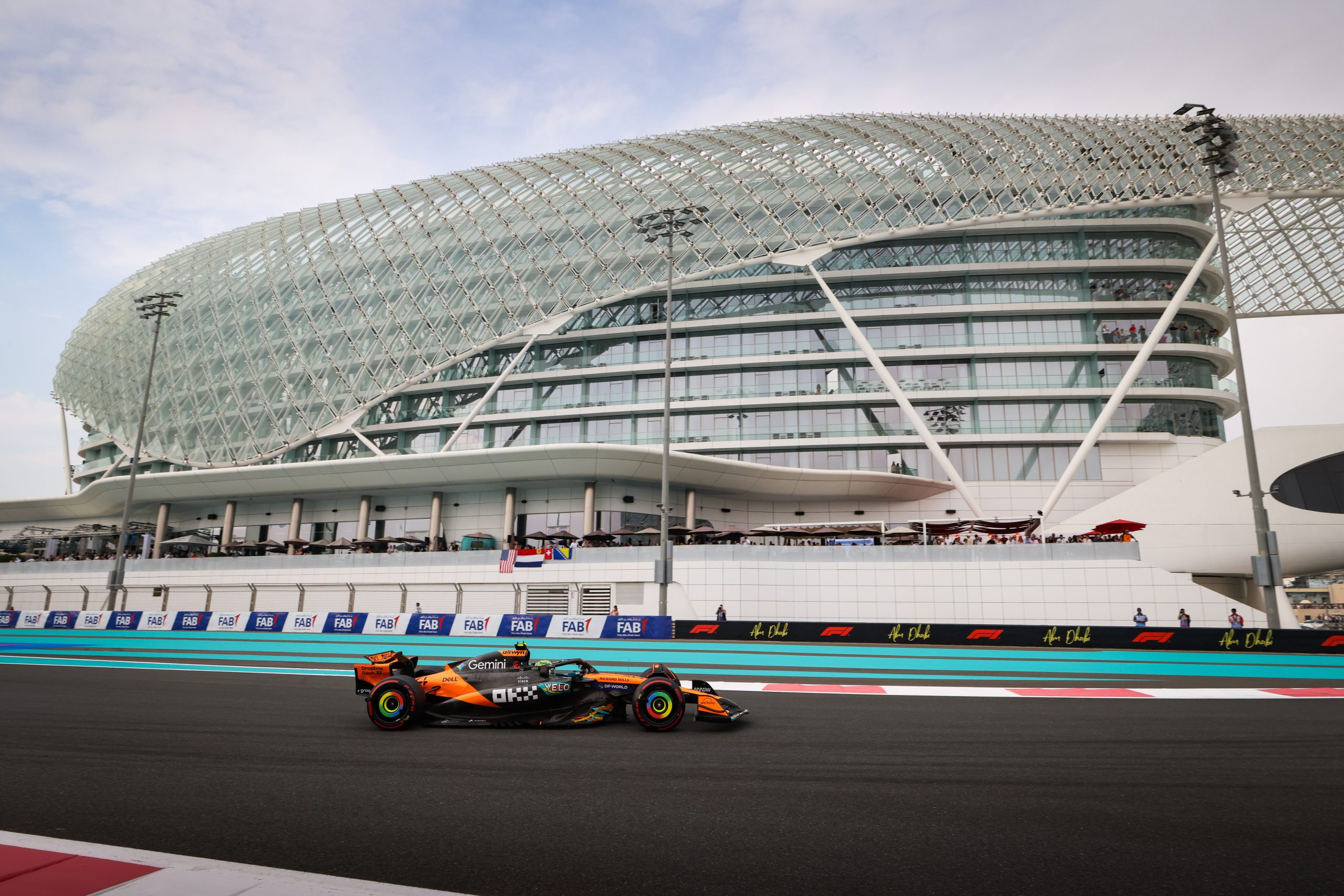 F1: Norris surpreende ao dominar a primeira sessão de Abu Dhabi