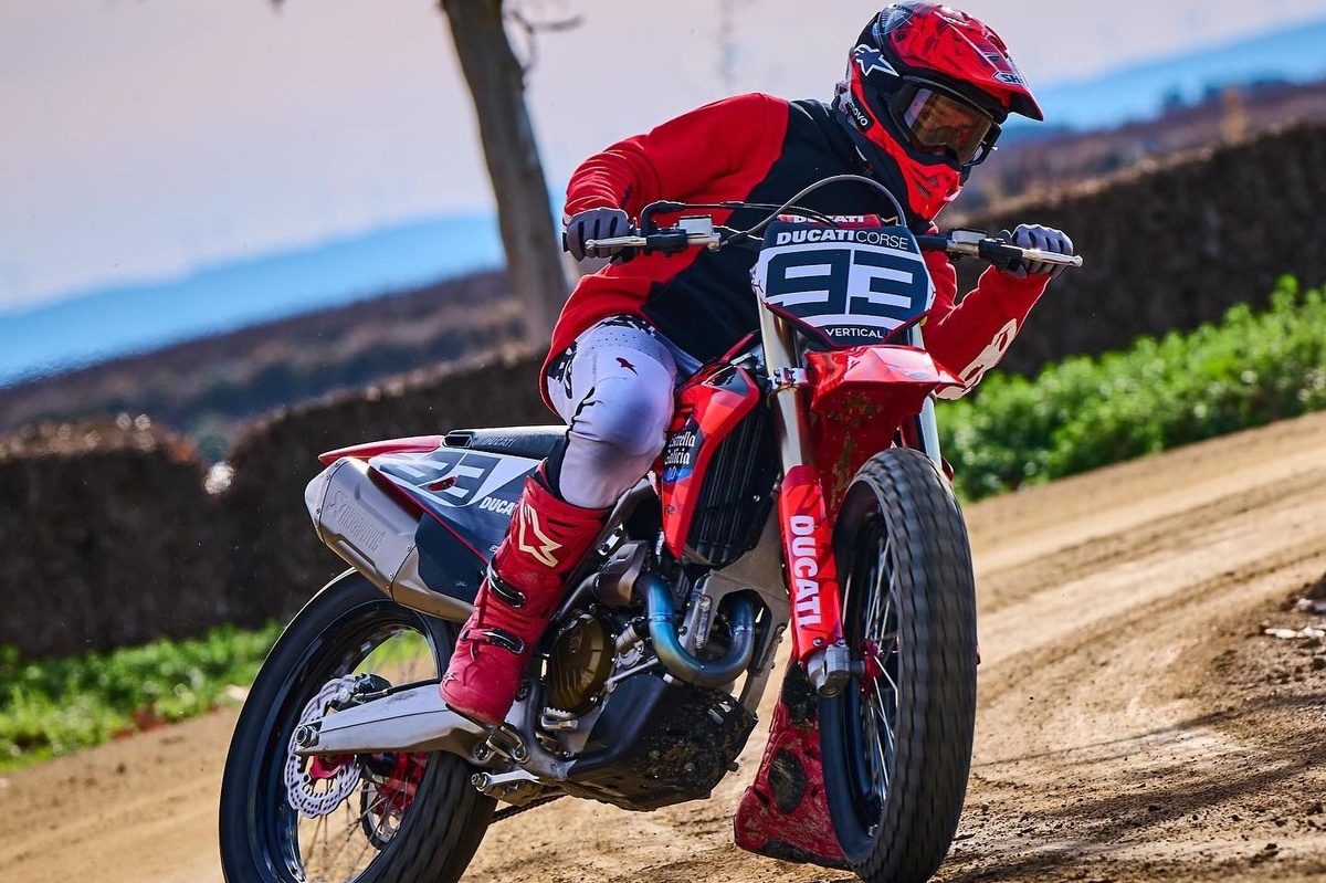 Marc Márquez retoma o guidão: um retorno promissor ao motocross