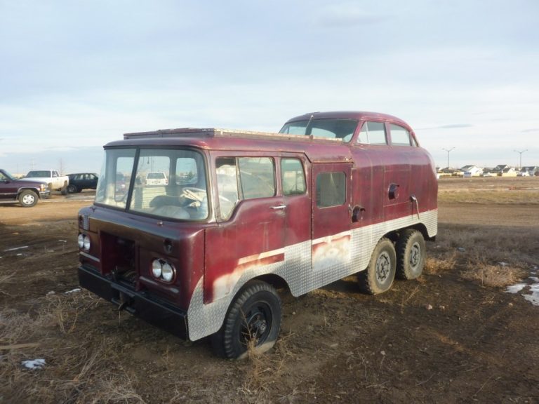 À descoberta de uma autocaravana improvisada para o apocalipse.