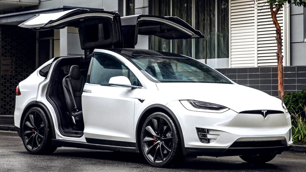 Tragédia na estrada: Um drama familiar e a responsabilidade da Tesla