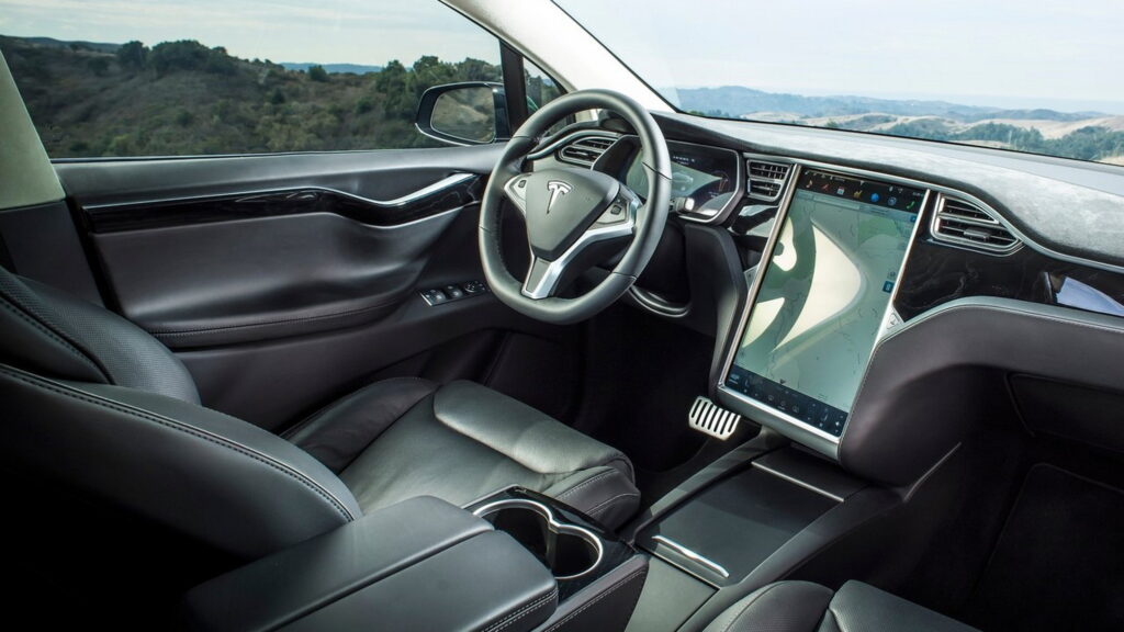 Perderam Quatro Membros da Família Numa Colisão com um Tesla e Culparam o Autosteer
