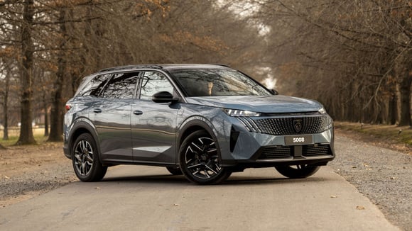 Peugeot 5008: Um SUV Familiar com Opções de Motor Surpreendentes