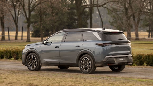 Peugeot 5008: Um SUV Familiar com Opções de Motor Surpreendentes