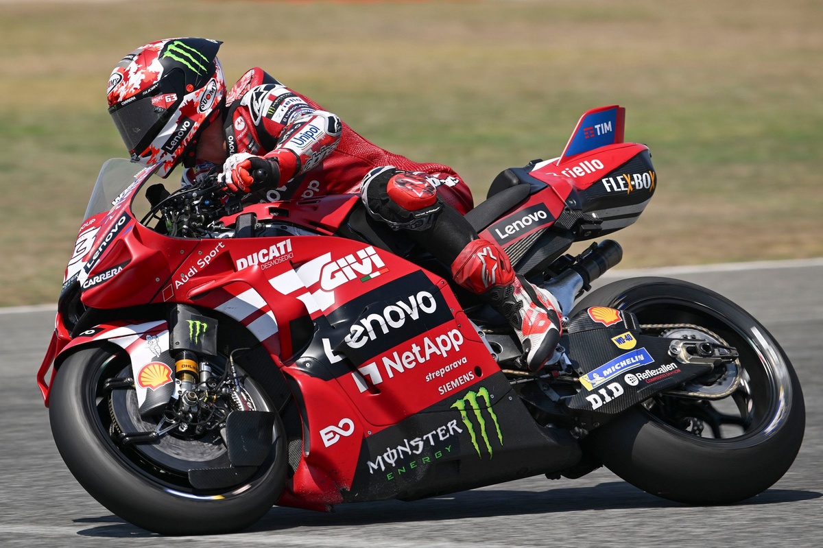 MotoGP em Buriram: Bagnaia em Destaque, Márquez em Dificuldades