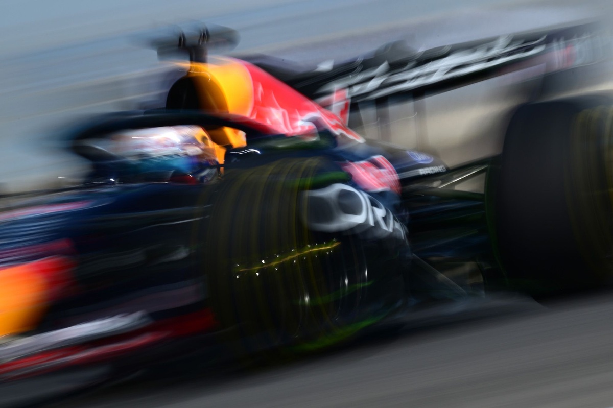 Red Bull Assume a Liderança: A Estratégia Ousada de Verstappen Contra os R…