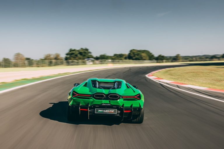 Lamborghini opta pela prudência face à eletrificação: uma aposta arriscada…