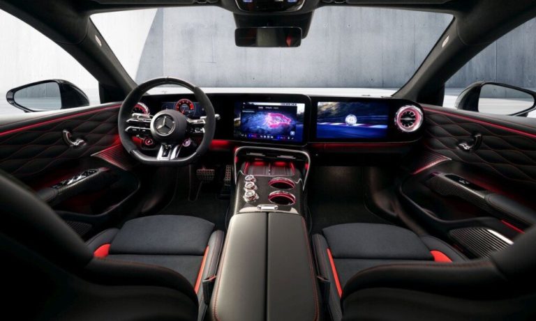 Mercedes-AMG GT 4-Door Coupe: Um Interior High-Tech Focado no Condutor