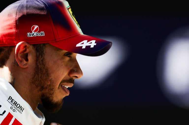 Hamilton Questiona: A Mercedes Escondeu o Seu Verdadeiro Desempenho na Qua…