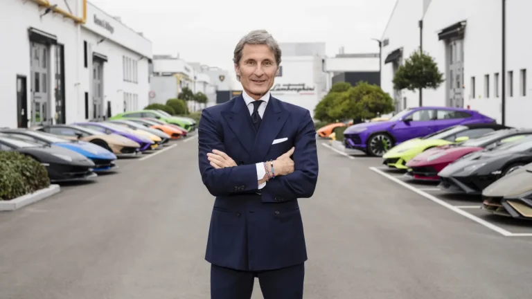 Lamborghini mantém o V12 térmico e aposta na hibridização em vez do…