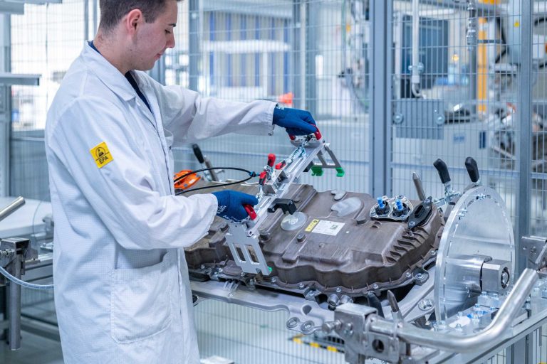 BMW produz em Landshut o coração dos seus futuros motores a hidrogénio