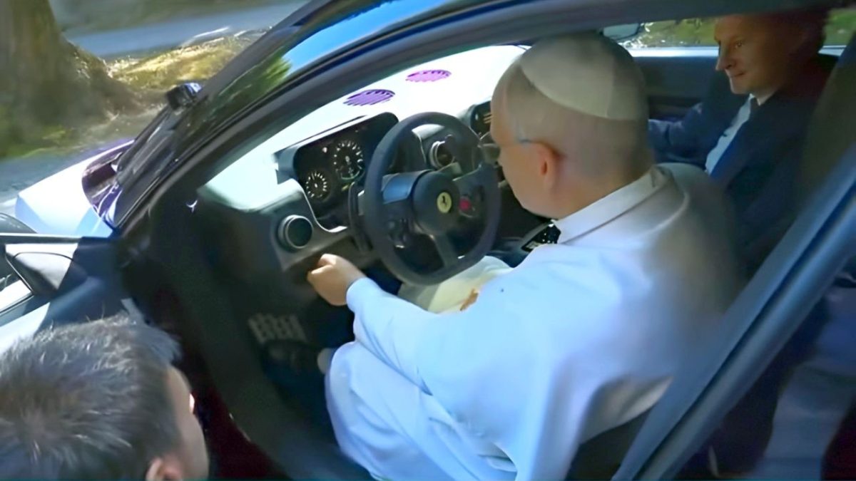 Ferrari Luce: o Papa testa a futura elétrica de 5 lugares