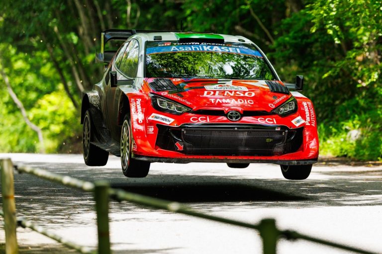 Rali do Japão: Evans alarga vantagem, Ogier sob pressão