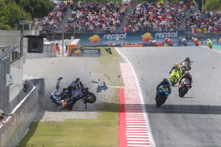 MotoGP: Álex Márquez escapa ileso de violento accidente en Cataluña