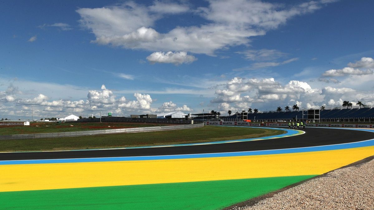 Circuito de Goiânia volta a ter problemas no asfalto após obras urgentes