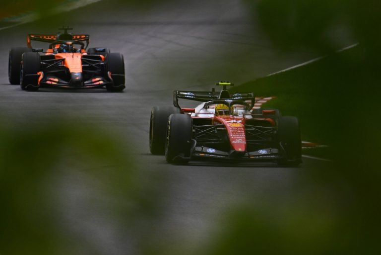F1: Lewis Hamilton escapa a penalização no Canadá após corte de chicane