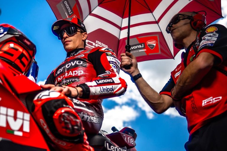 Marc Márquez: O 'super-herói' da Ducati que pilotou com um braço e meio