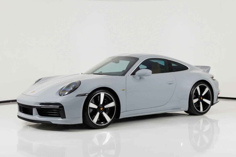 Porsche 911 Sport Classic: Raridade de 2023 pedida a preço de colecionador