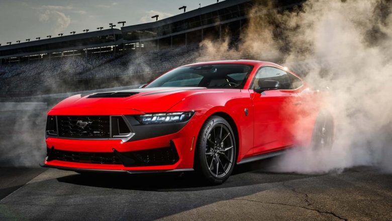 Ford Mustang: uma berlina de quatro portas com motor a gasolina para…