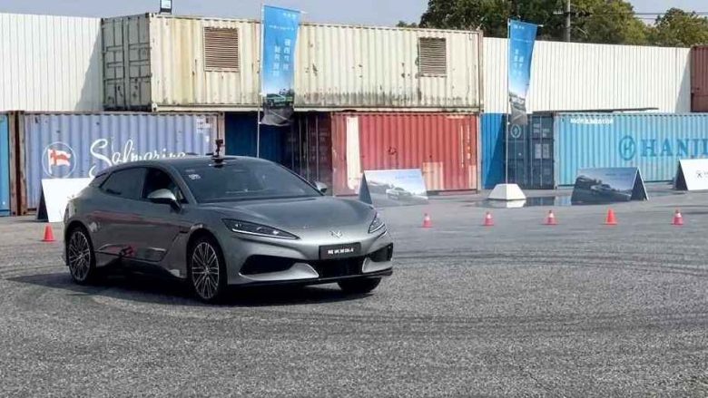 Denza Z9: Berline elétrica chinesa de 900 cv faz drift autónomo com…