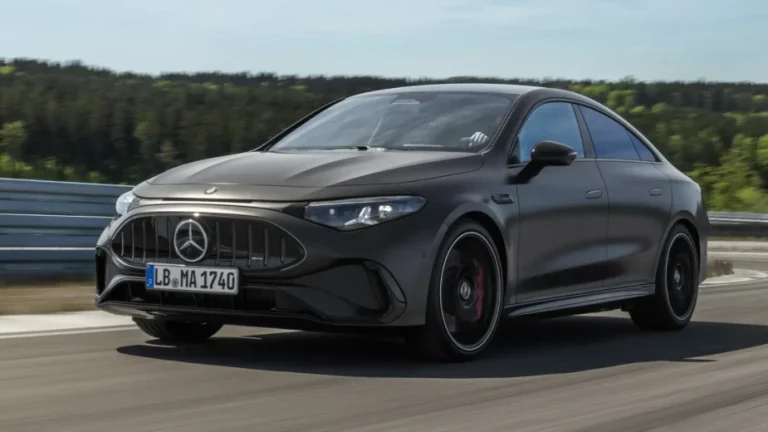 Mercedes CLA 45 voltou mas esqueceu-se do quatro cilindros mágico